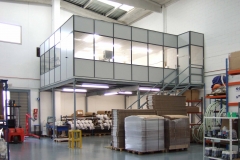 Mamparas y divisiones de oficina y despachos para altillos en Barcelona