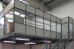 Mamparas y divisiones de oficina y despachos para altillos en Barcelona