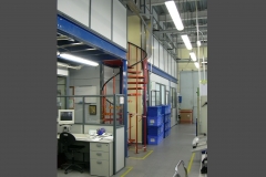 Mamparas y divisiones de oficina y despachos para altillos en Barcelona