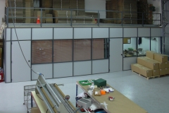 Mamparas y divisiones de oficina y despachos para altillos en Barcelona