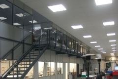 Mamparas y divisiones de oficina y despachos para altillos en Barcelona