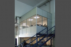 Mamparas y divisiones de oficina y despachos para altillos en Barcelona