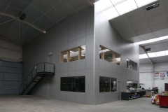 Mamparas y divisiones de oficina y despachos para altillos en Barcelona