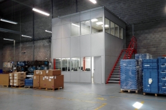 Mamparas y divisiones de oficina y despachos para altillos en Barcelona