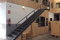 Mamparas y divisiones de oficina y despachos para altillos en Barcelona