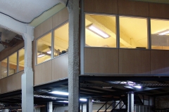 Mamparas y divisiones de oficina y despachos para altillos en Barcelona