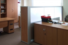 Biombos / separaciones de mampara para oficinas y despachos en Barcelona